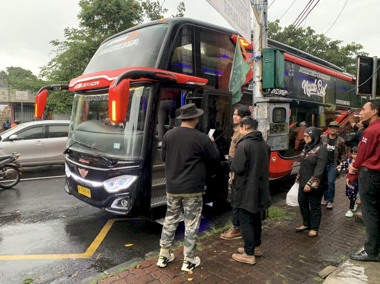 Ngabuburit Keliling Kota Naik Bus Bersama NgabSul