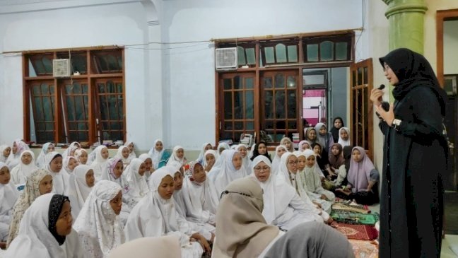 Bupati Ipuk Motivasi Santriwati di Ponpes Darussalam