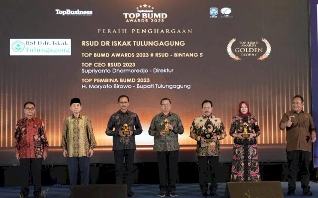 RSUD dr. Iskak Tulungagung Sabet Penghargaan Golden Thropy Top BUMD Award Tahun 2023