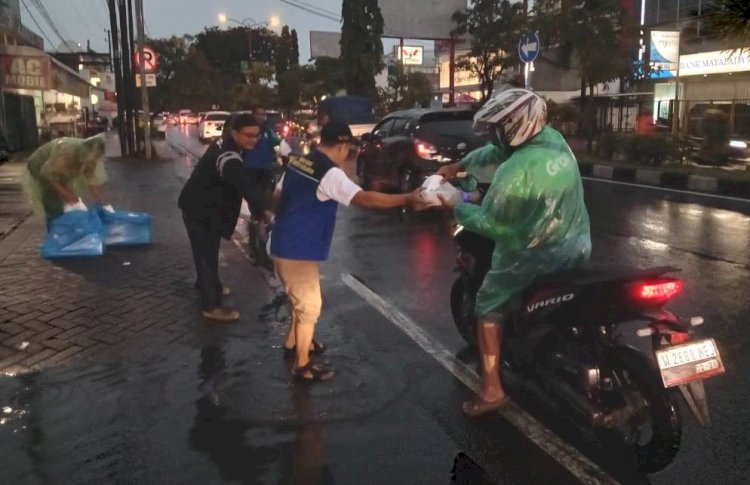 Ika Unair Sidoarjo Sebar Ratusan Takjil dan Kunjungi Panti Asuhan