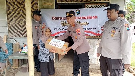 Polsek Songgon Bagikan Puluhan Paket Sembako