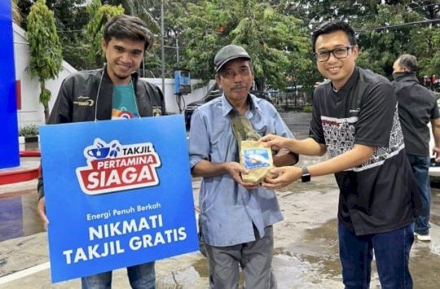 Peringati Nuzulul Quran, Pertamina Berbagi Takjil Serentak di SPBU se-Jatimbalinus