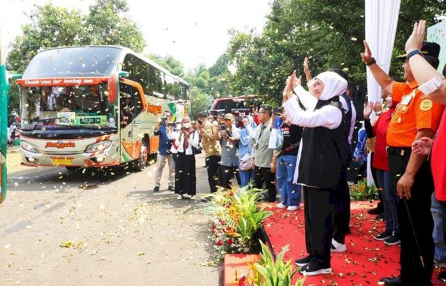 Berangkatkan 24 Bus Mudik Gratis Jakarta-Jatim, Khofifah : Upaya Fasilitasi Mudik Nyaman dan Berkesan