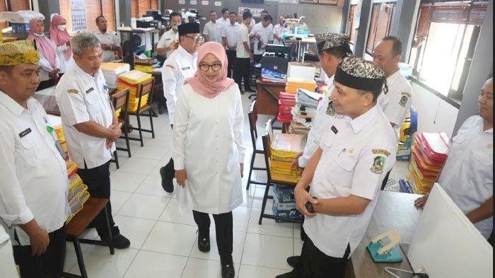 Bupati Ipuk Keliling Tinjau Layanan Publik Pasca Libur Lebaran