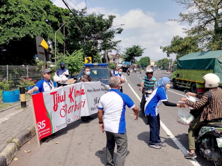 Peringati May Day, SPSI PT Tjiwi Kimia Bagikan 1000 Nasi Kotak