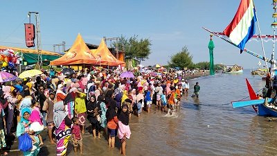 Warga Karanganyar Gelar Petik Laut