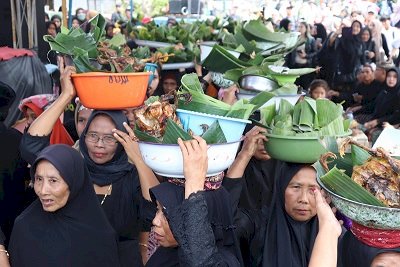 Masyarakat Osing Banyuwangi Gelar Tradisi Ithuk-ithukan