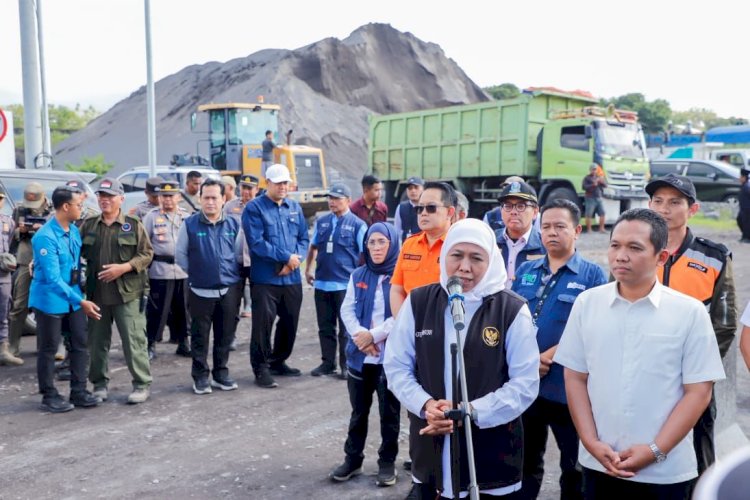 Resmikan E- Pasir Stockpile  Terpadu di Lumajang, Gubernur Khofifah Apresiasi Pembayaran Pajak Pasir  Berbasis Digital  _Pengelolaan Penerimaan Daerah dan Daya Dukung Alam Diharapkan Lebih Baik_