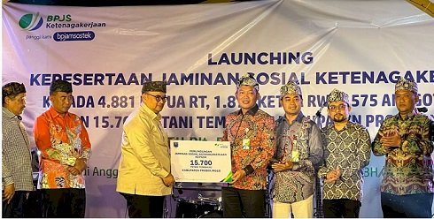 Ribuan Warga Probolinggo Terima Kartu BPJamsostek