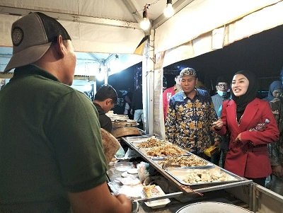 Desi Prakasiwi Buka Gebyar Bazar UMKM Petik Laut Muncar 2023