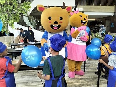 Aston Banyuwangi Ajak Anak-Anak Hias Cupcake