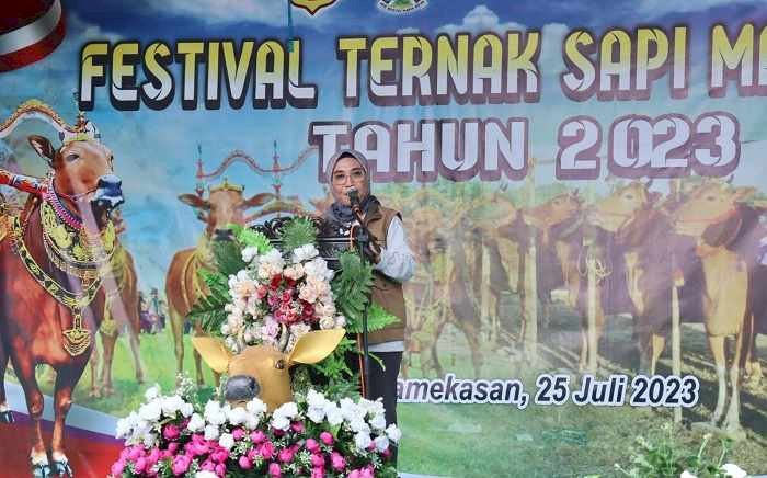 Sukses Tingkatkan Produktivitas Sapi dan Kerbau, Disnak Jatim Beri Penghargaan Inseminator