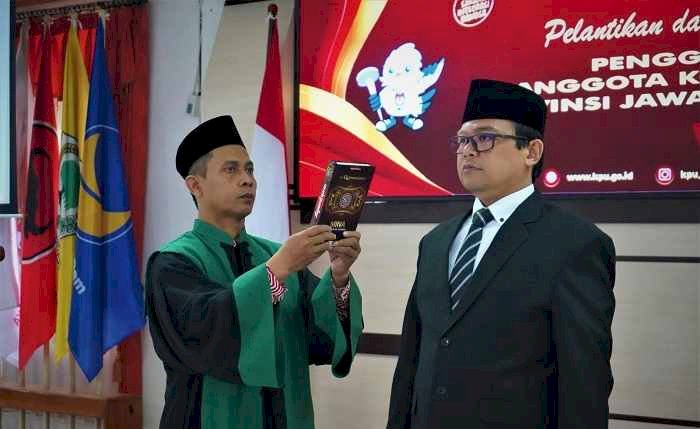 PAW Anggota KPU Jawa Timur 2019-2024, Athoillah Resmi Dilantik