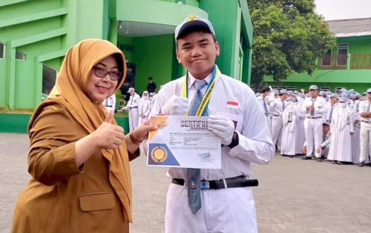 Siswa Baru SMAN 3 Sidoarjo Langsung Raih Dua Prestasi