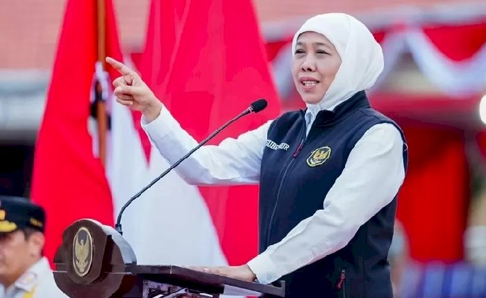 Larang Penjualan Seragam di Koperasi SMAN/ SMKN dan SLB,  Khofifah Minta Kacabdin dan Kasek Tertibkan