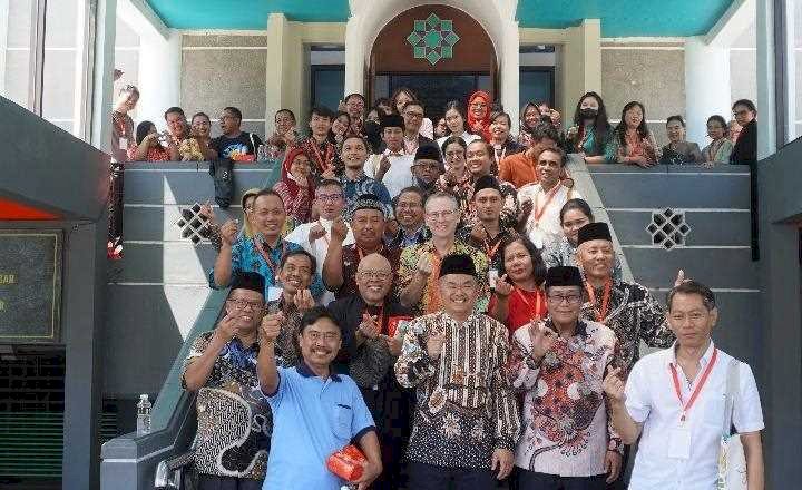 Sebanyak 70 Agamawan Muda Lintas Agama Kunjungi Masjid Al Akbar Surabaya