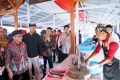 Mandar Fish Market Binaan PLN Peduli Jadi Tuah Rumah Festival “Sewu Iwak”