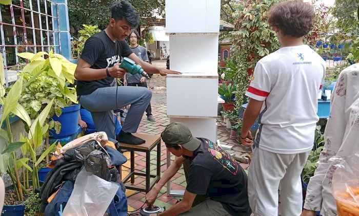 Tim Pengabdian Masyarakat UPN Veteran Jatim Branding Edukasi Pendidikan dan Lingkungan di Kampung Literasi