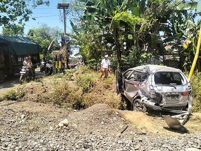 Sirine Peringatan Tak Berfungsi, KA di Klatak Kalipuro Tabrak Sebuah Mobil