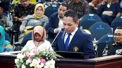 Bupati Lumajang Thoriqul Haq Lulus dengan Cumlaude