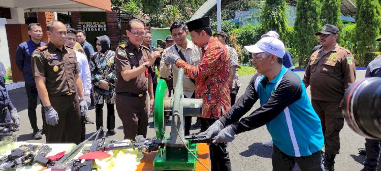 Belasan Senpi Rakitan dan Narkoba Dimusnahkan