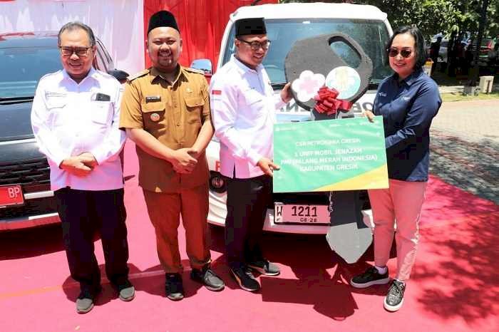 Petrokimia Bantu Mobil Jenazah PMI Gresik