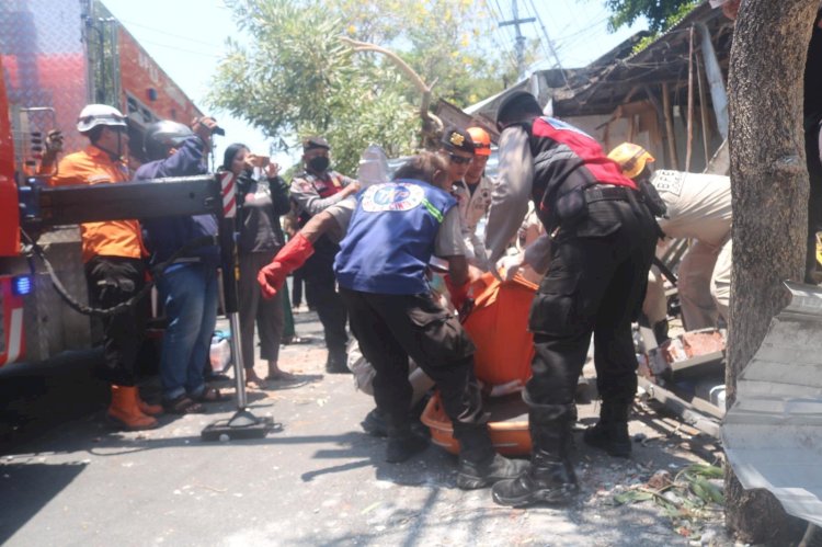 Tukang Becak Tewas Tertimpa Tembok Bekas Ruko