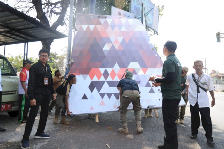 Dinilai Melanggar, Tim Gabungan Turunkan Bener Caleg