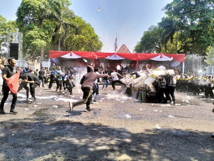 Polresta Banyuwangi Gelar Simulasi Sispamkota