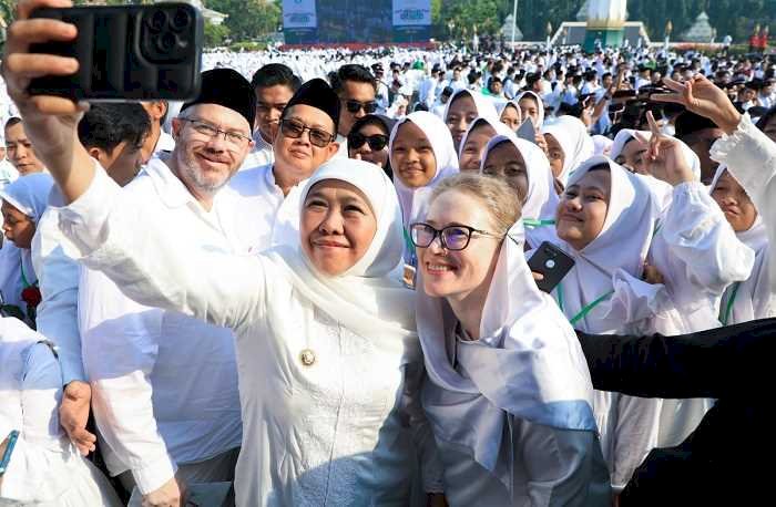  Gubernur Khofifah Dorong Santri Ambil Peran Cegah Perpecahan Akibat Suksesi 2024