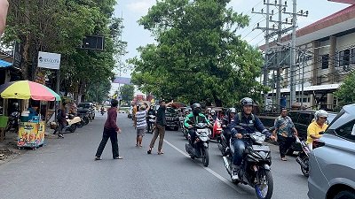 Geram , Warga Daerah Kampus Buka Paksa Tanda SSA