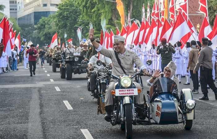 Wali Kota Eri Gelorakan Semangat Kemerdekaan Lewat Parade Surabaya Juang