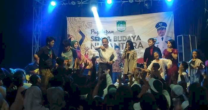Anggota DPRD Pasuruan, Kasiman Disambut Krumunan Simpatisannya