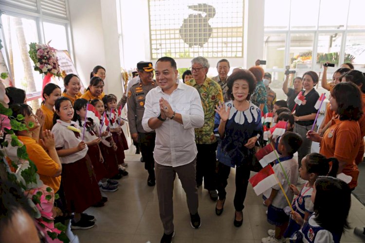 Resmikan Sekolah Internasional Tiga Bahasa