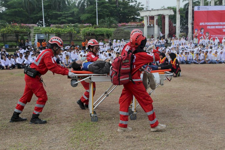 Ribuan Anggota PMR dan Relawan PMI Dikukuhkan