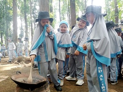 Hadirkan Petualangan dan Edukasi Kopi hingga Perah Susu Kambing