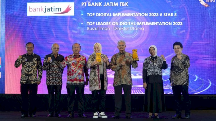 Bank Jatim Raih 2 Penghargaan Top Digital Awards 2023
