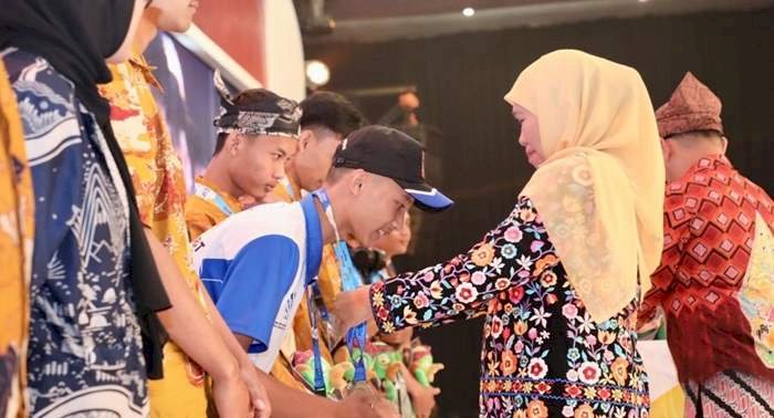 Prestasi Luar Biasa Pendidikan Jatim, Khofifah: Terima Kasih Kerja Keras Para Guru dan Kegigihan Siswa 