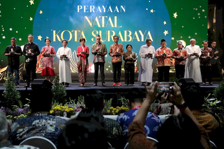 Perayaan Perdana Natal di Balai Kota, Jemaat Membludak