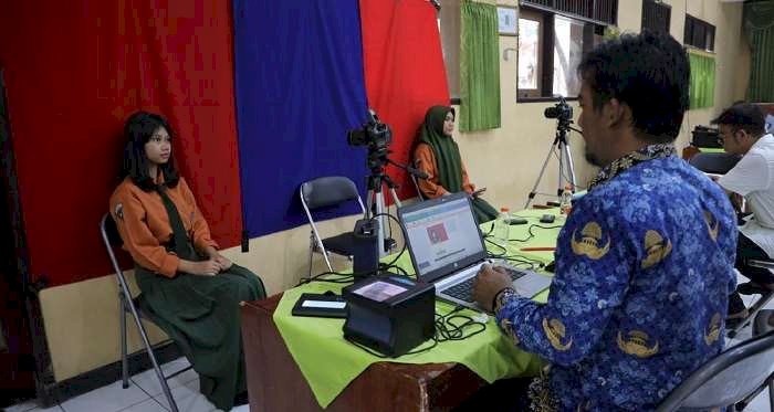 Percepat Layanan Adminduk Wajib KTP-El Pemula, Dispendukcapil Kota Kediri Keliling Sekolah