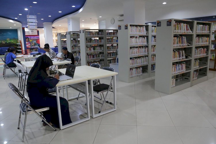 Koleksi Dispusip Surabaya Tambah Lagi Ribuan Buku