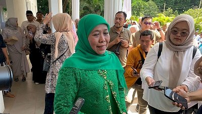 Khofifah Hadiri Shalawat di Jember