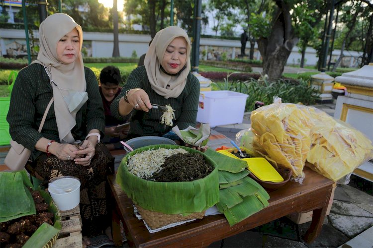 Ngabuburit Asik di Tugu Pahlawan, Ada Kuliner dan Hiburan