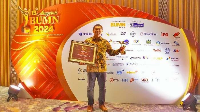 TTL Terima Penghargaan  Best Corporate in Implementing Green Port Policies 