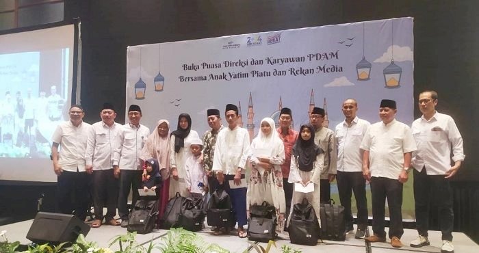 Berbagi Berkah Ramadan, PDAM Surabaya Bukber Ratusan Anak Yatim Piatu