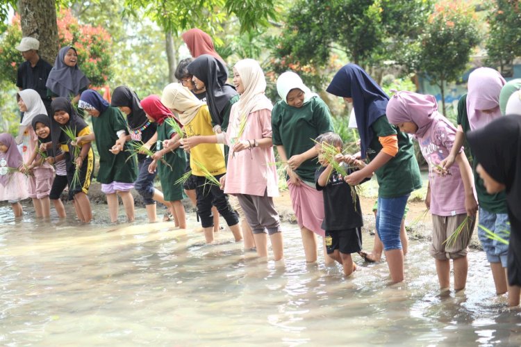 LAZISNU-Fatayat NU Rihlah Bersama 100 Anak Yatim