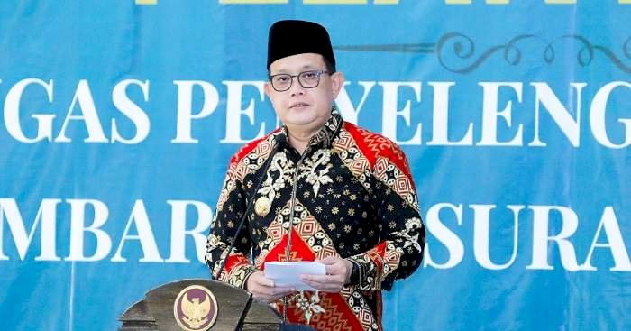  Lantik 23 PPIH Embarkasi Surabaya, Pj. Gubernur Adhy Pesankan untuk Berikan Pelayanan Prima bagi Jemaah Haji