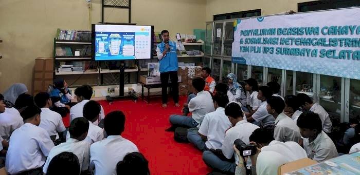 Peringati Hari Pendidikan Nasional ,  YBM PLN Berikan Beasiswa Kepada Pelajar SMP SMA