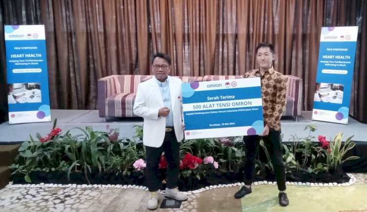 Omron Donasikan 500 Unit Alat Tensi untuk Dokter di Jatim