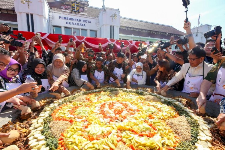 Festival Rujak Uleg 2024 Simbol Kebersamaan